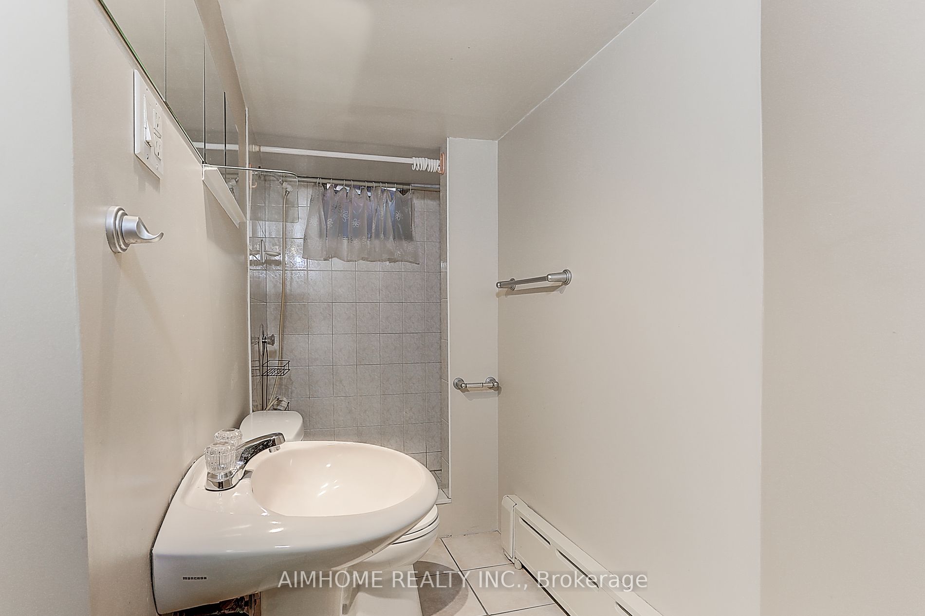 4401 Curia Cres Property Photo 6