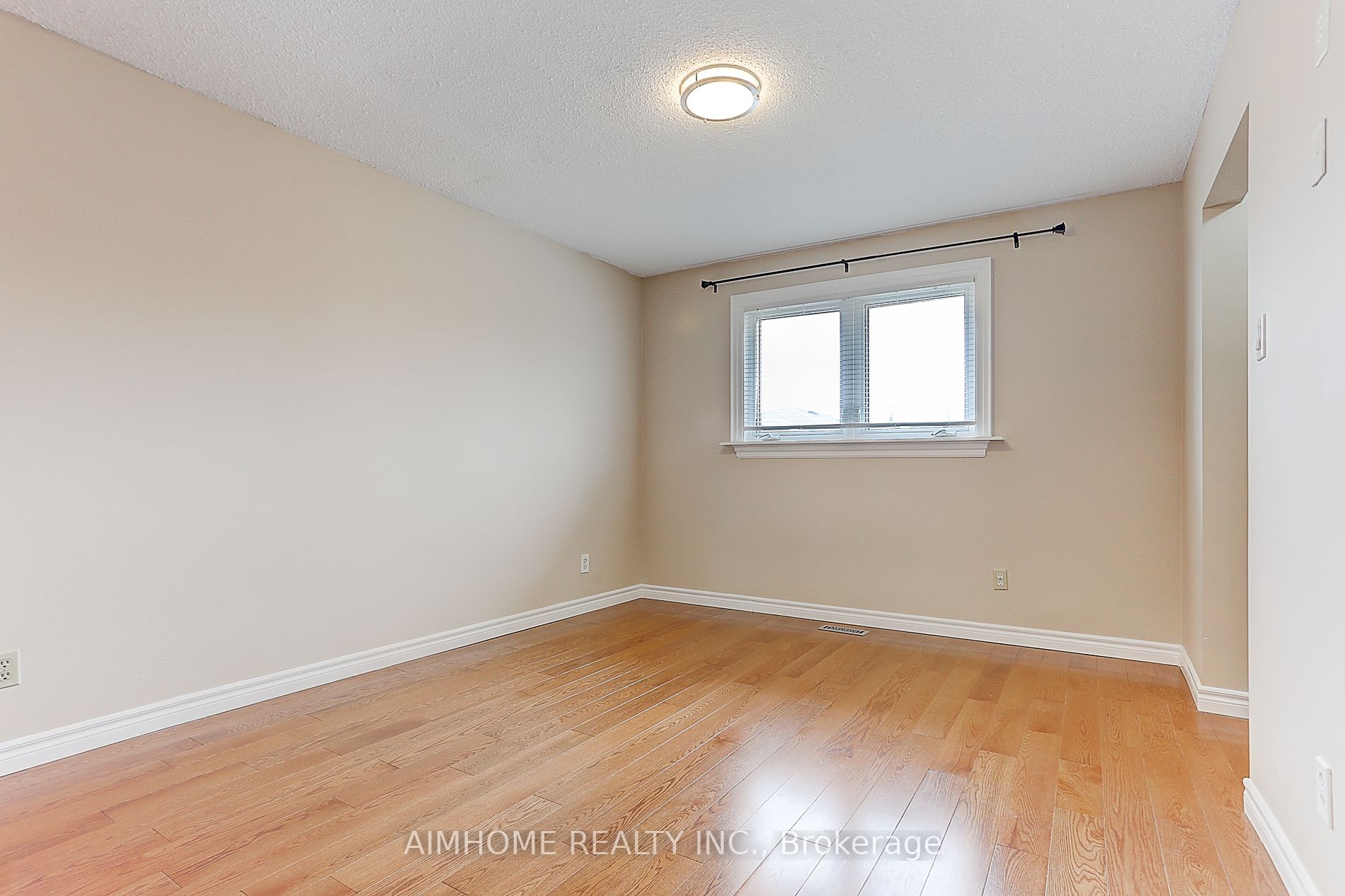 4401 Curia Cres Property Photo 12