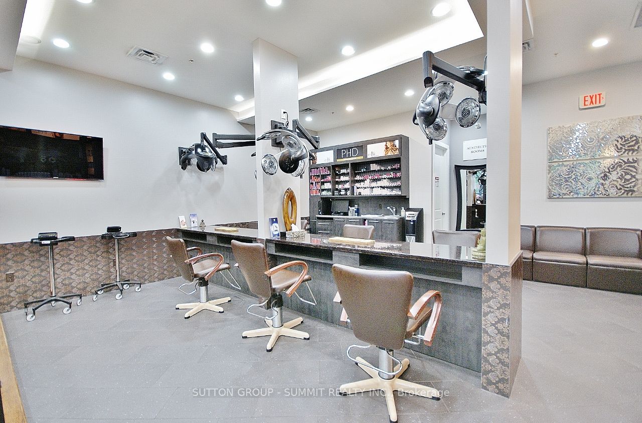 1 Hurontario St Property Photo 2