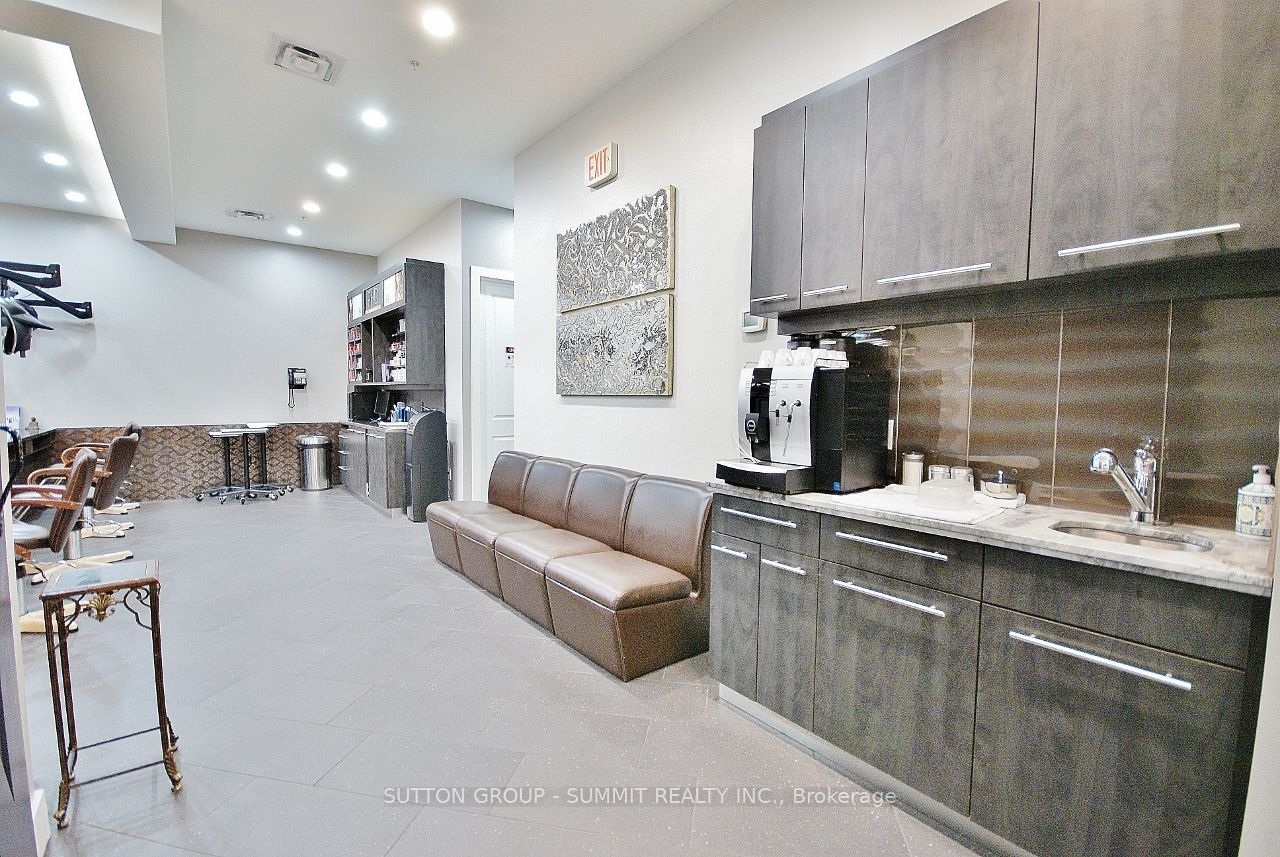 1 Hurontario St Property Photo 5