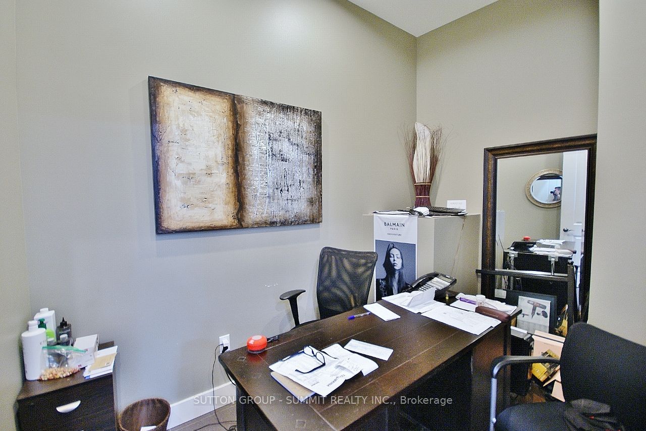 1 Hurontario St Property Photo 8