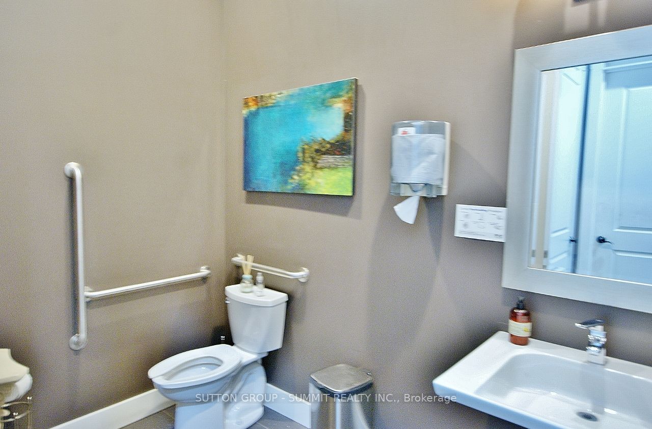 1 Hurontario St Property Photo 16