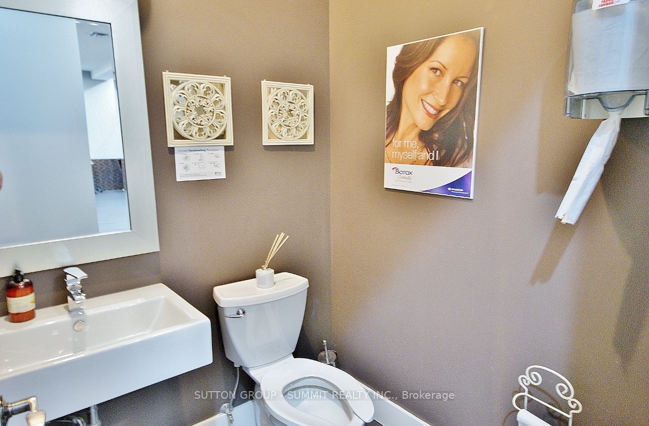 1 Hurontario St Property Photo 17