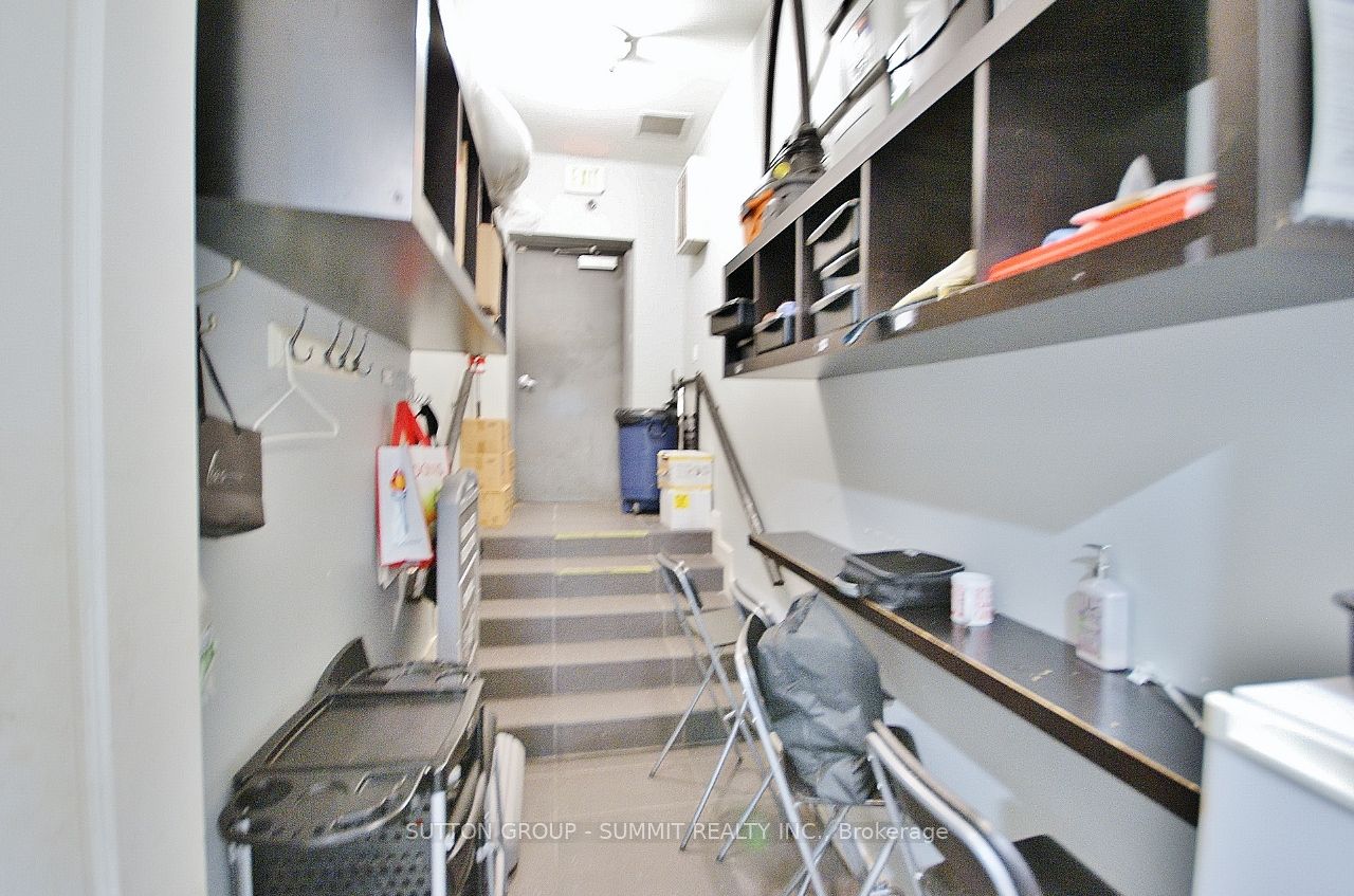 1 Hurontario St Property Photo 20