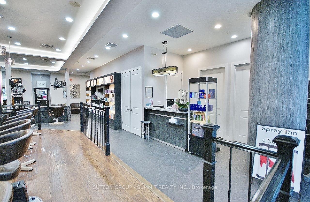 1 Hurontario St Property Photo 29