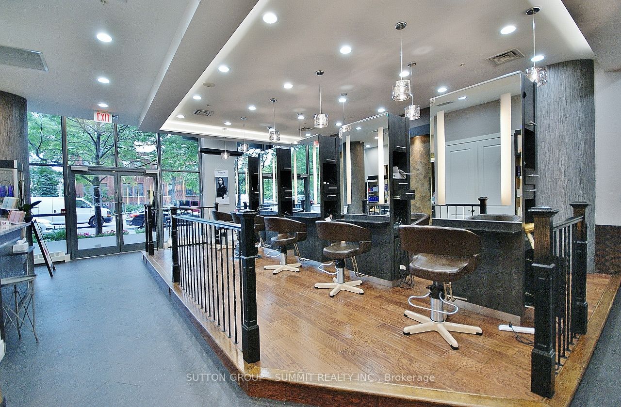 1 Hurontario St Property Photo 31