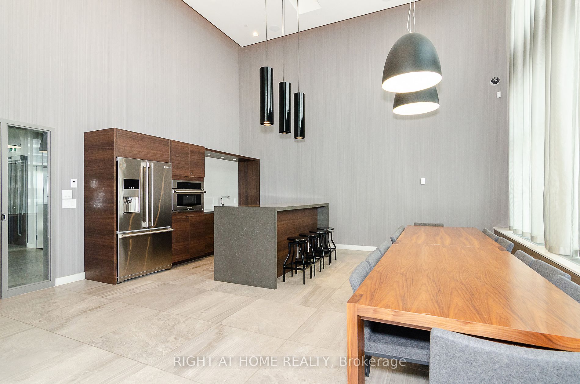 2560 Eglinton Ave W 1812 Property Photo 8