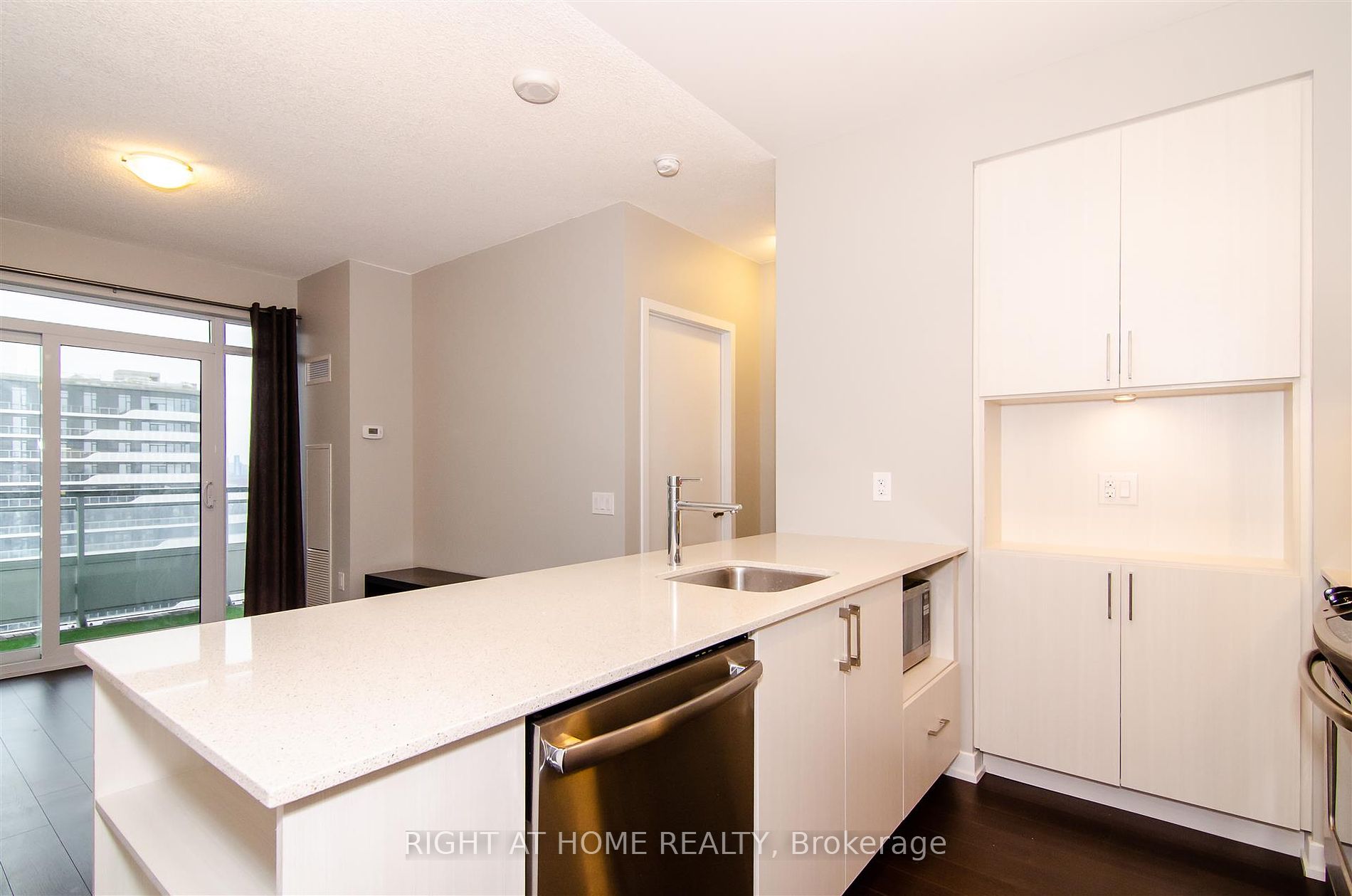 2560 Eglinton Ave W 1812 Property Photo 16
