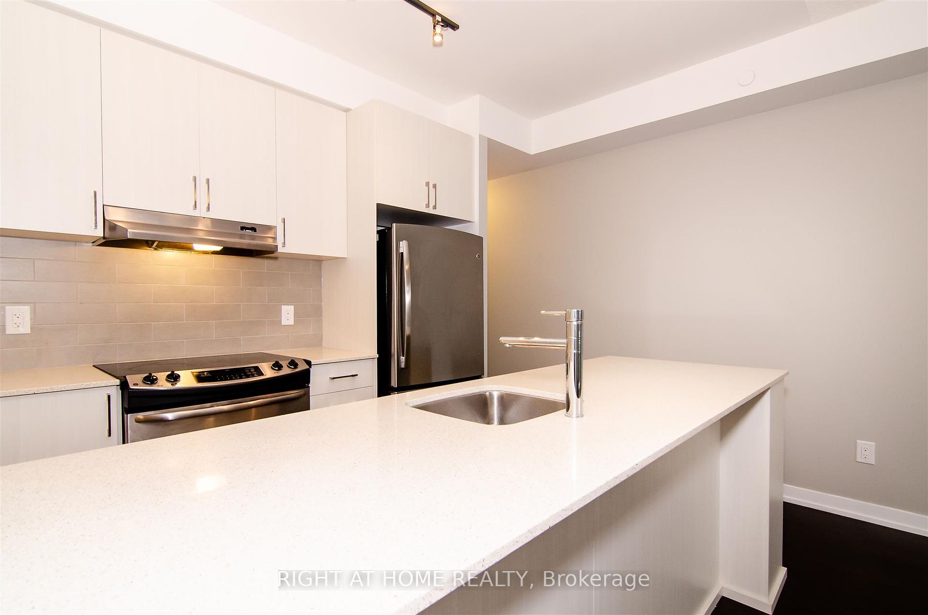 2560 Eglinton Ave W 1812 Property Photo 17