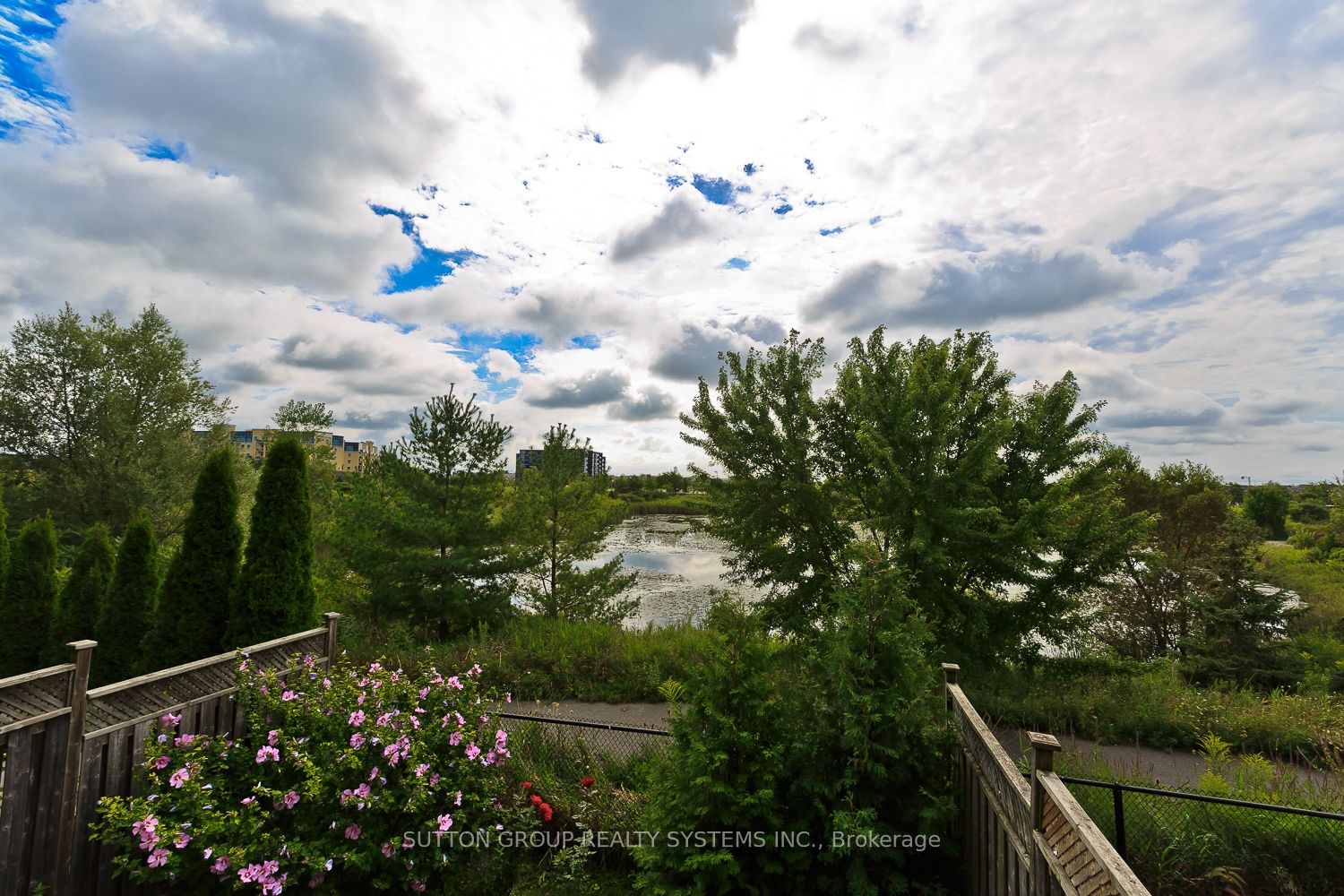 355 Hobbs Cres Property Photo 6