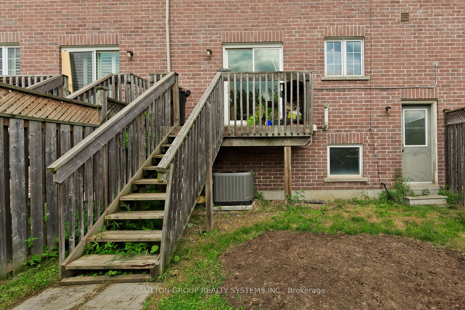 355 Hobbs Cres Property Photo 8