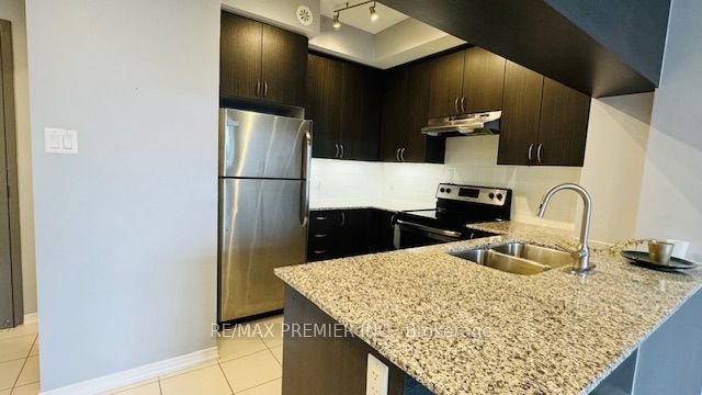 #313 - 54 Sky Harbour Drive Property Photo 2