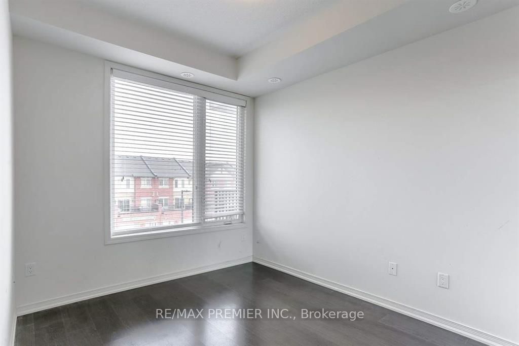 #313 - 54 Sky Harbour Drive Property Photo 11