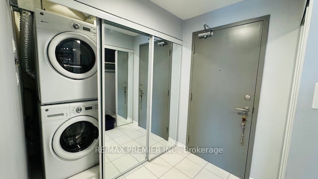 #313 - 54 Sky Harbour Drive Property Photo 17