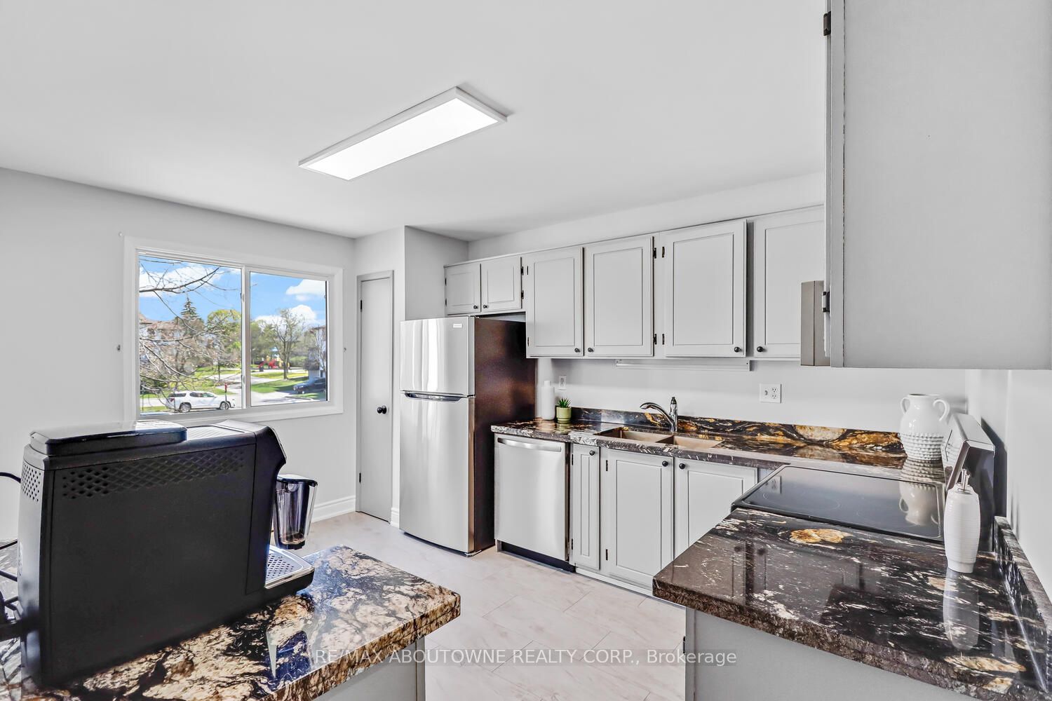 2651 Aquitaine Ave 5 Property Photo 8