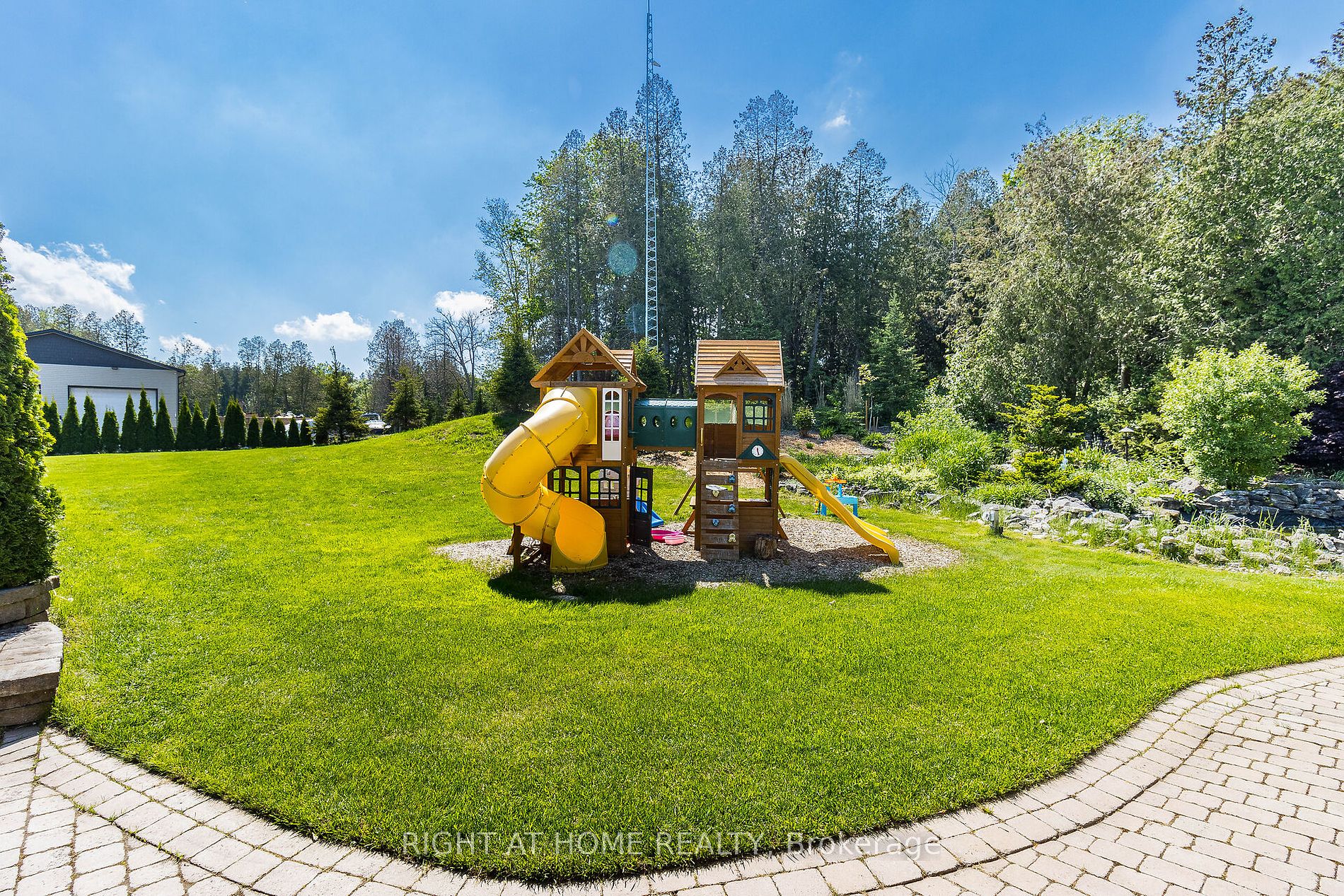 13640 Guelph Line Property Photo 26