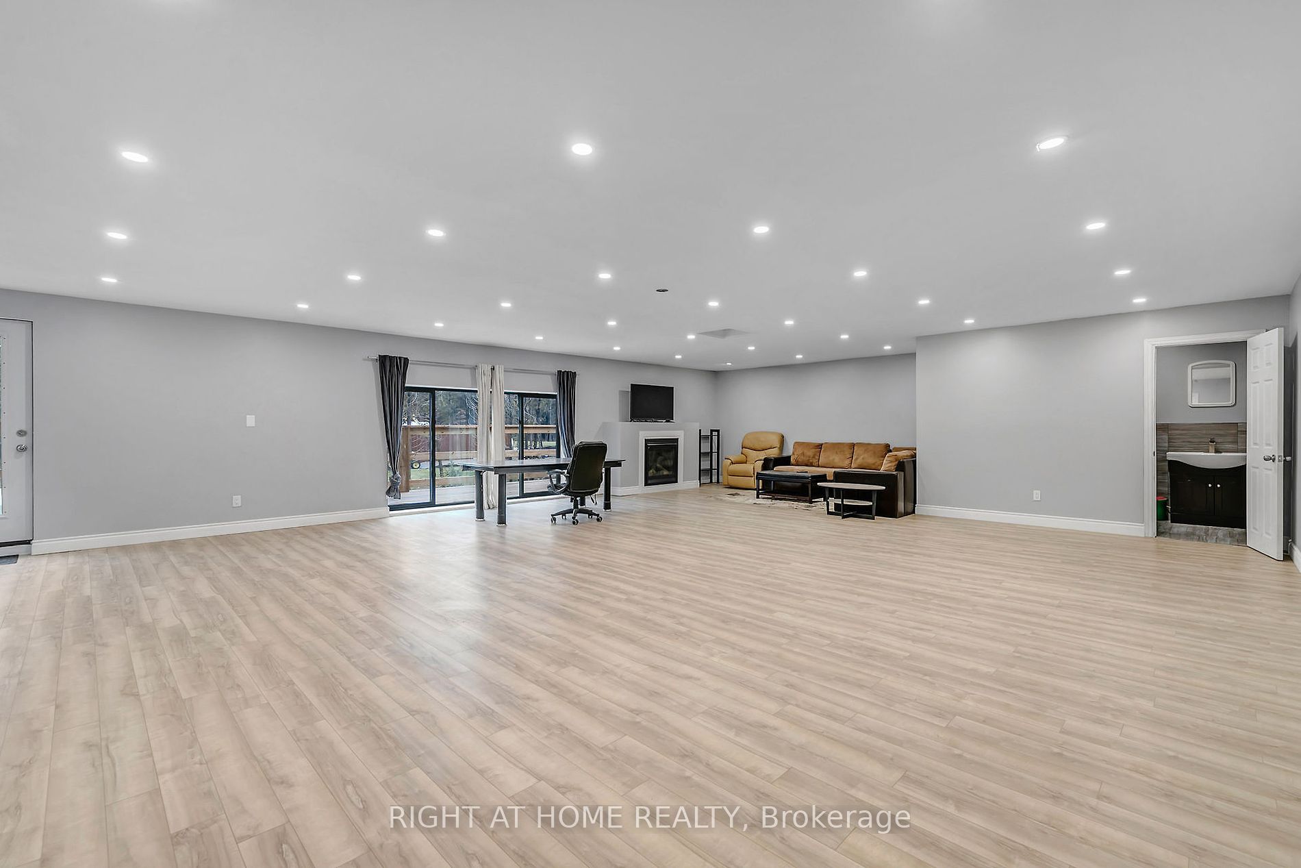 13640 Guelph Line Property Photo 32
