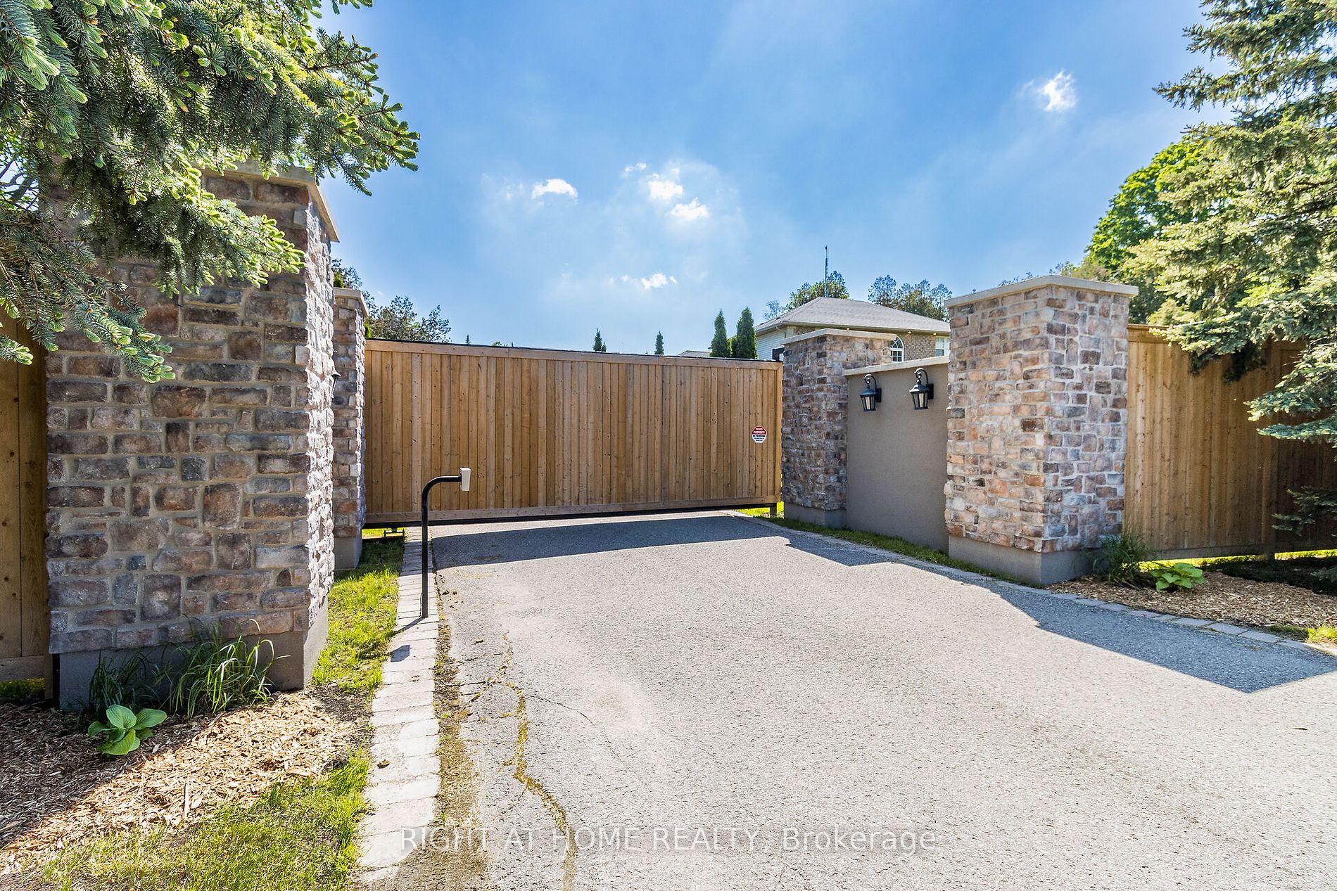 13640 Guelph Line Property Photo 34