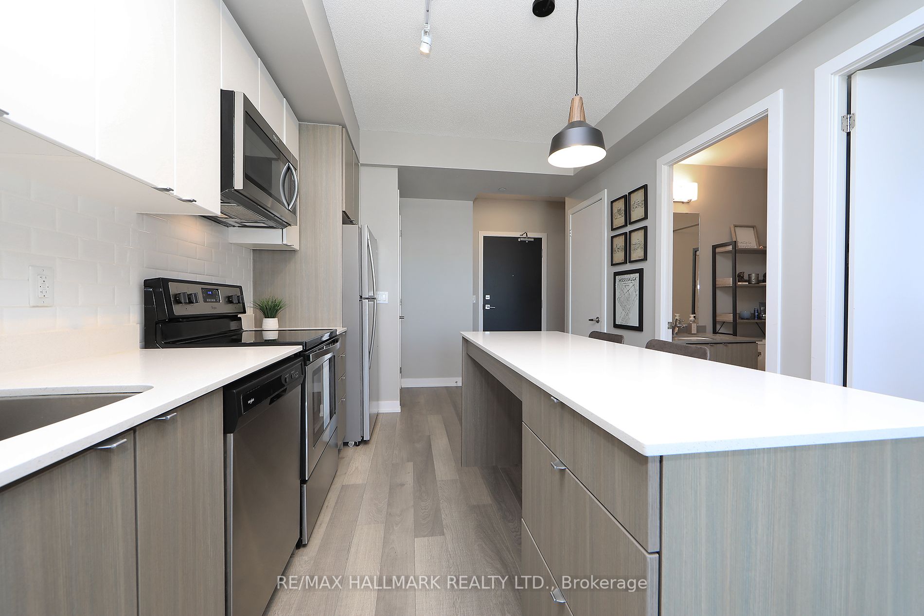 5240 Dundas St 37 Property Photo 2