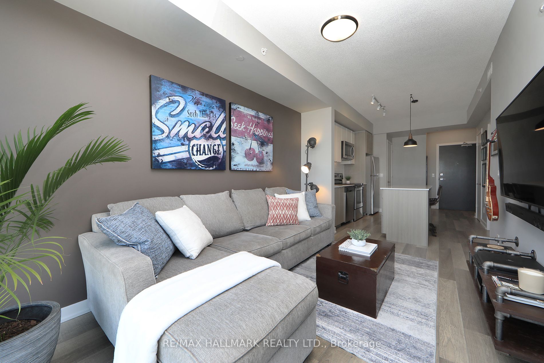 5240 Dundas St 37 Property Photo 6