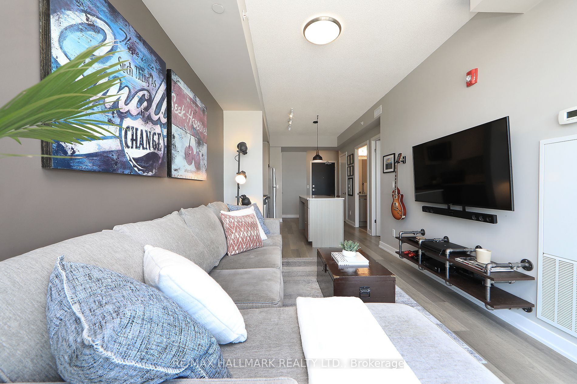 5240 Dundas St 37 Property Photo 8