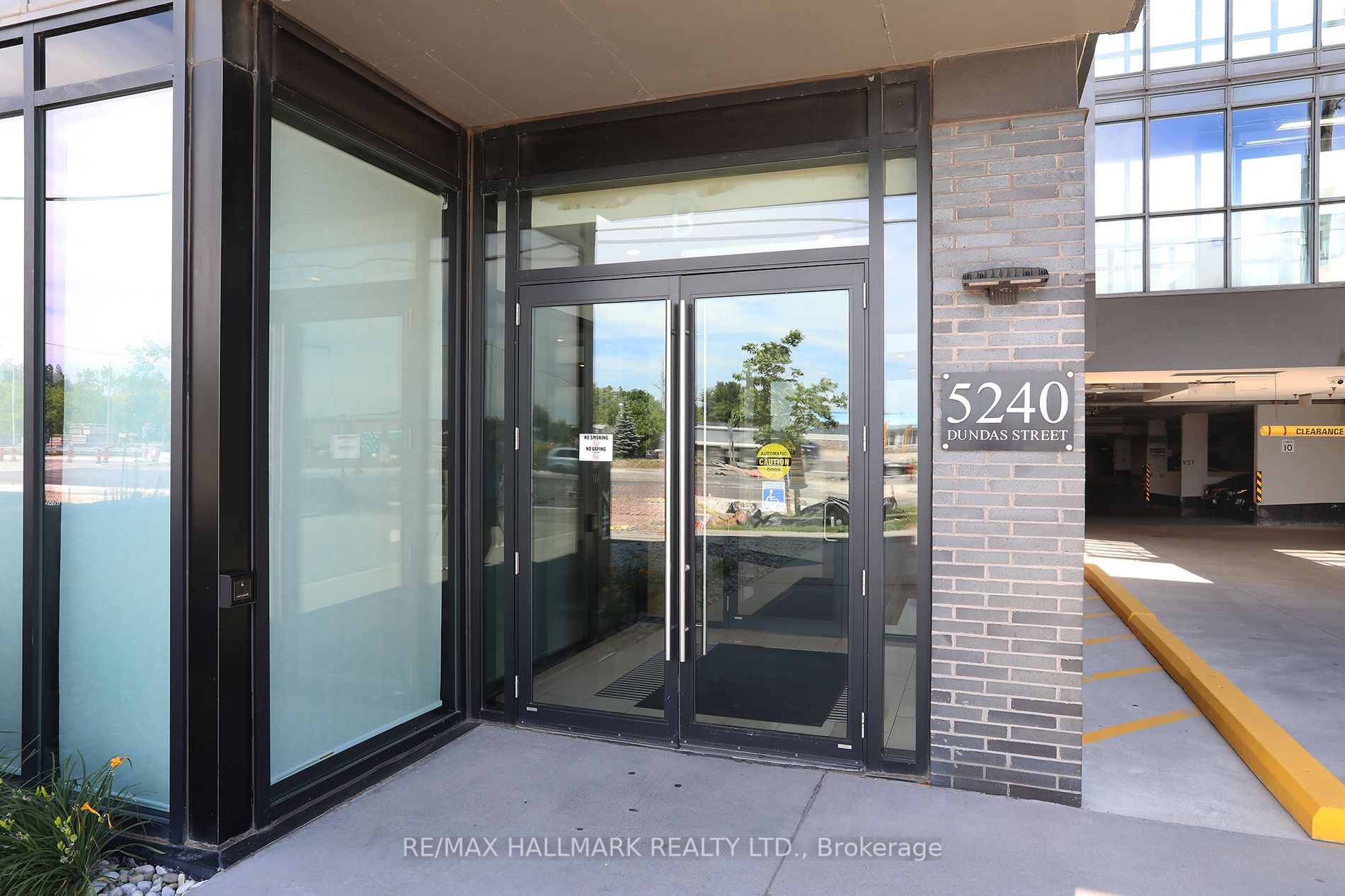 5240 Dundas St 37 Property Photo 12