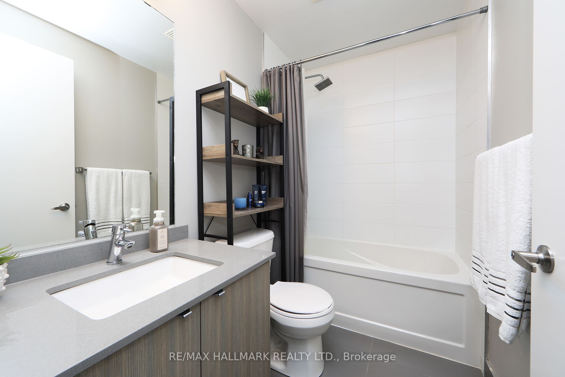 5240 Dundas St 37 Property Photo 14