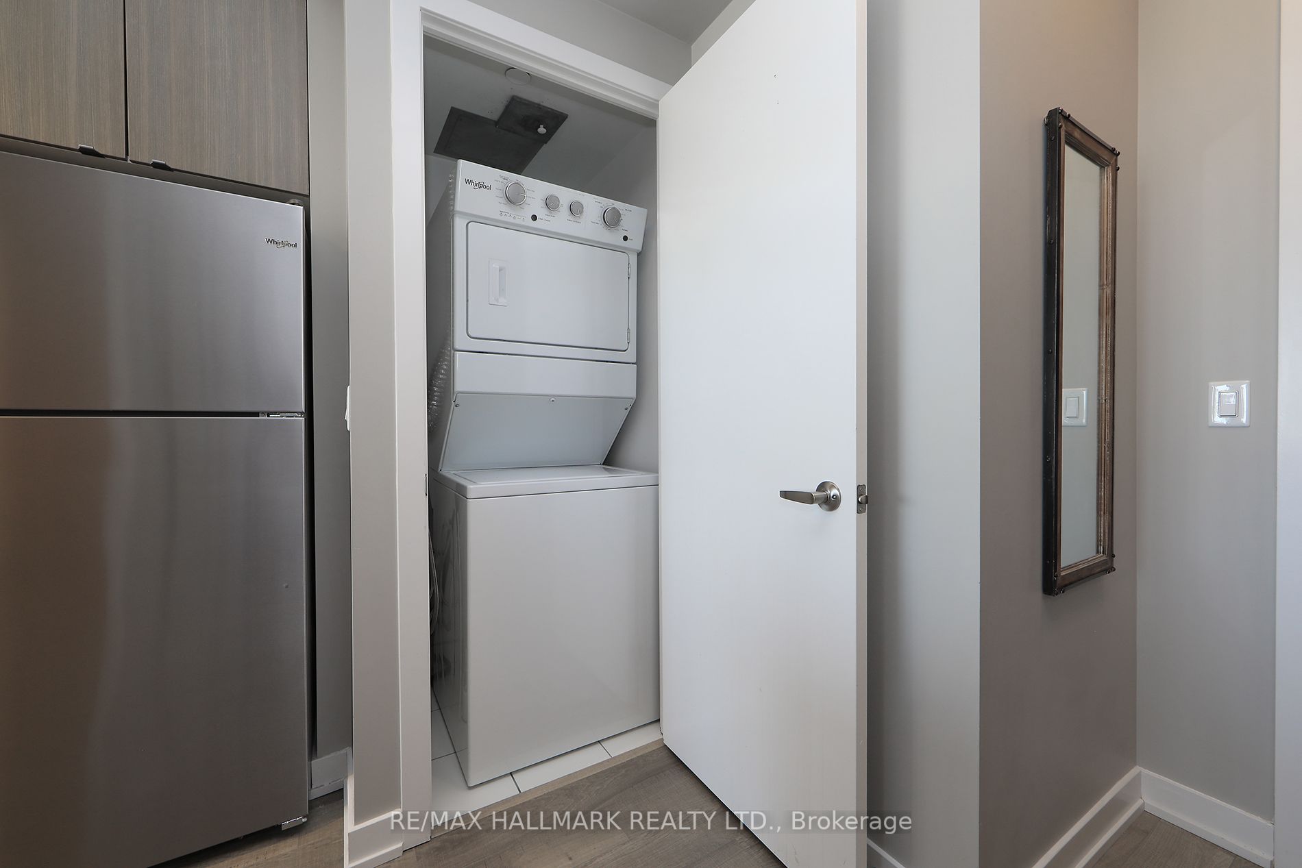 5240 Dundas St 37 Property Photo 15