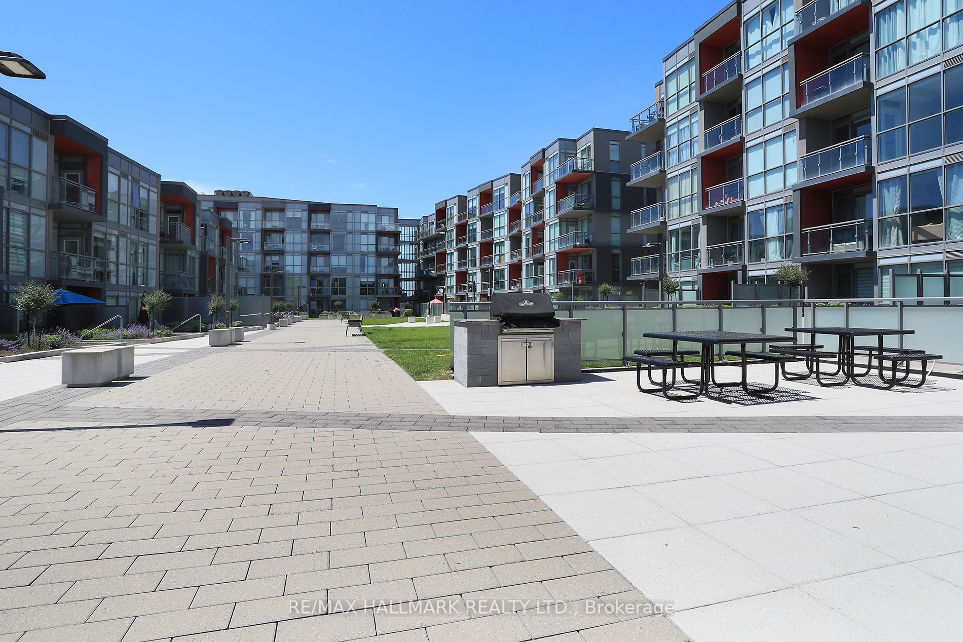 5240 Dundas St 37 Property Photo 16