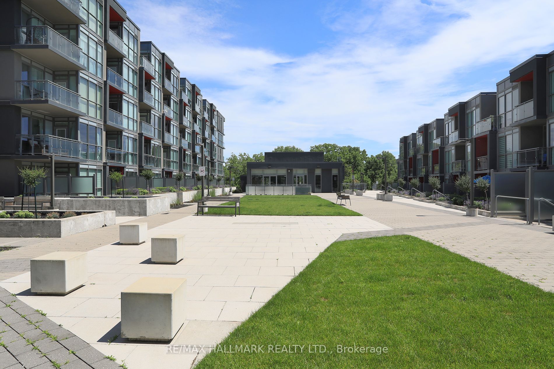 5240 Dundas St 37 Property Photo 17
