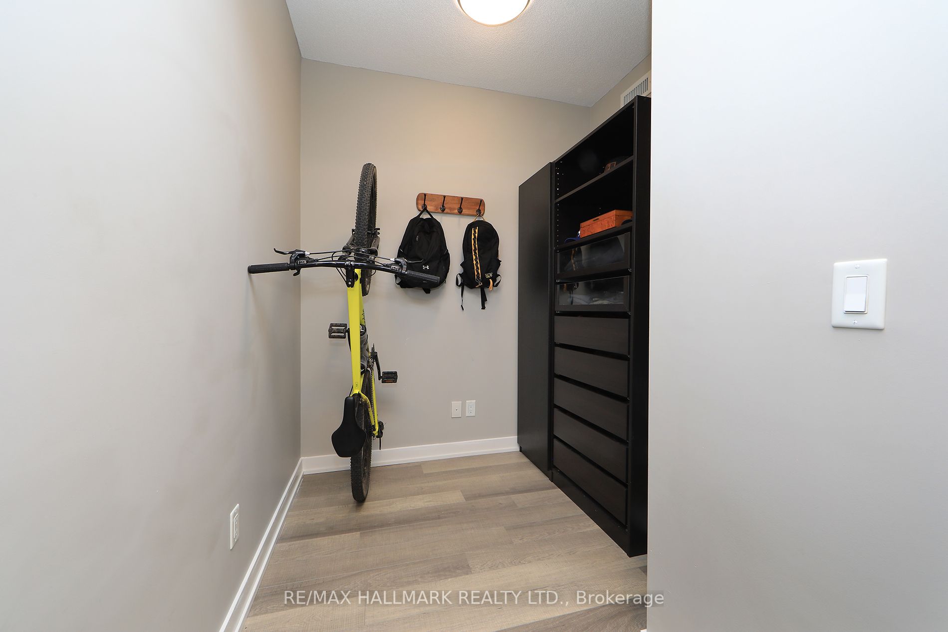 5240 Dundas St 37 Property Photo 22