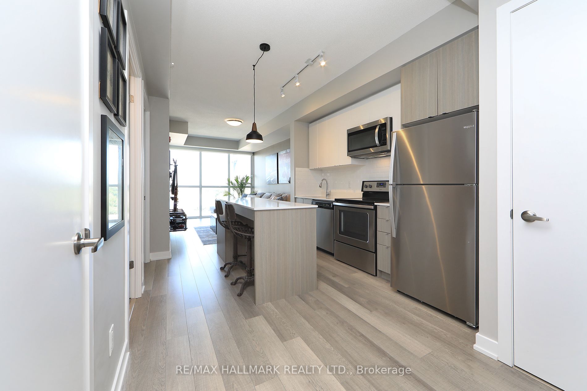 5240 Dundas St 37 Property Photo 23