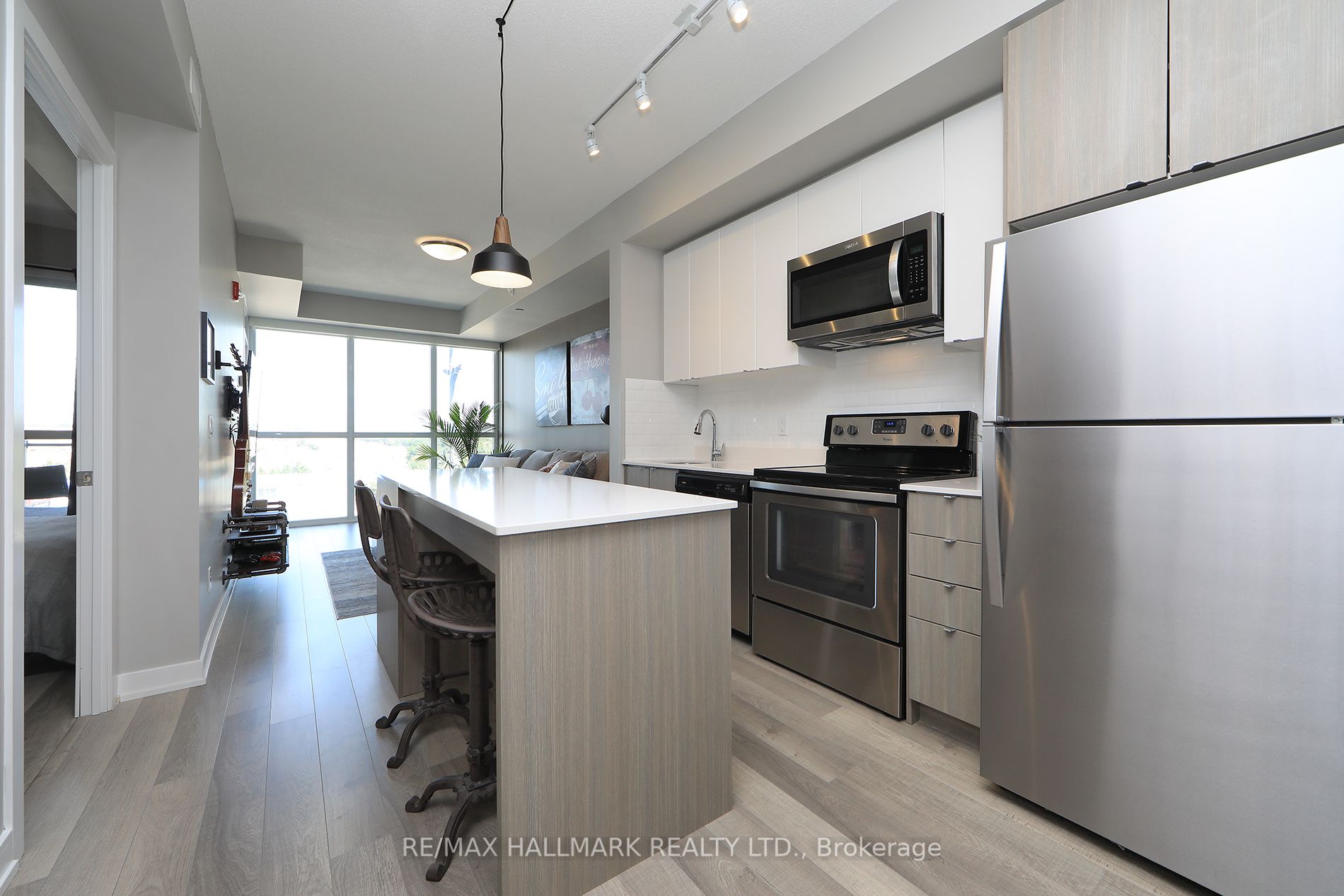 5240 Dundas St 37 Property Photo 24