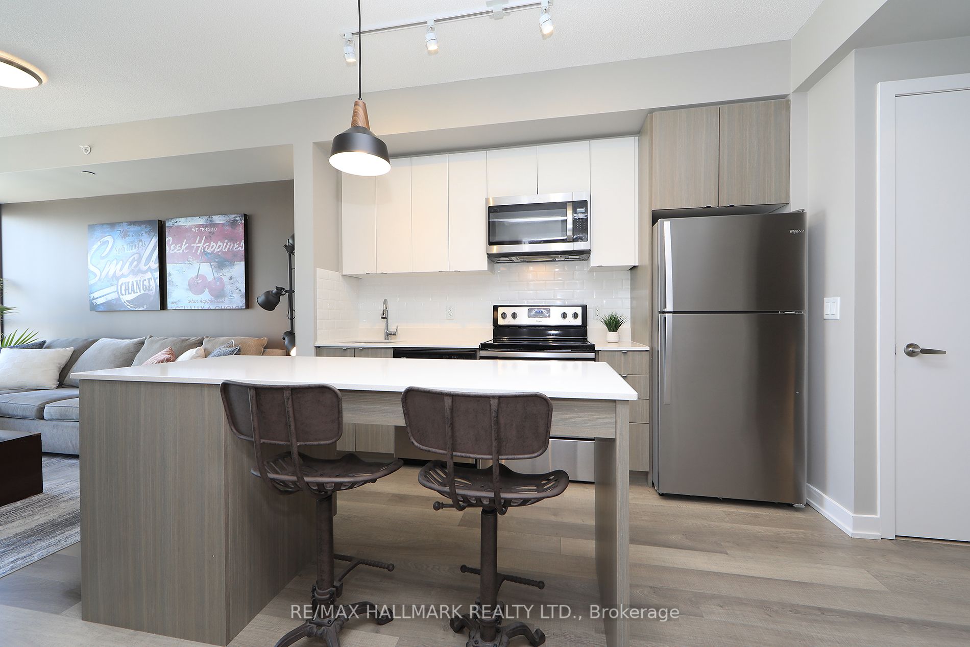 5240 Dundas St 37 Property Photo 25