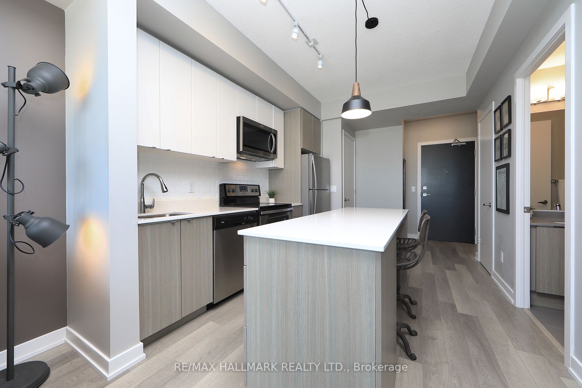 5240 Dundas St 37 Property Photo 27