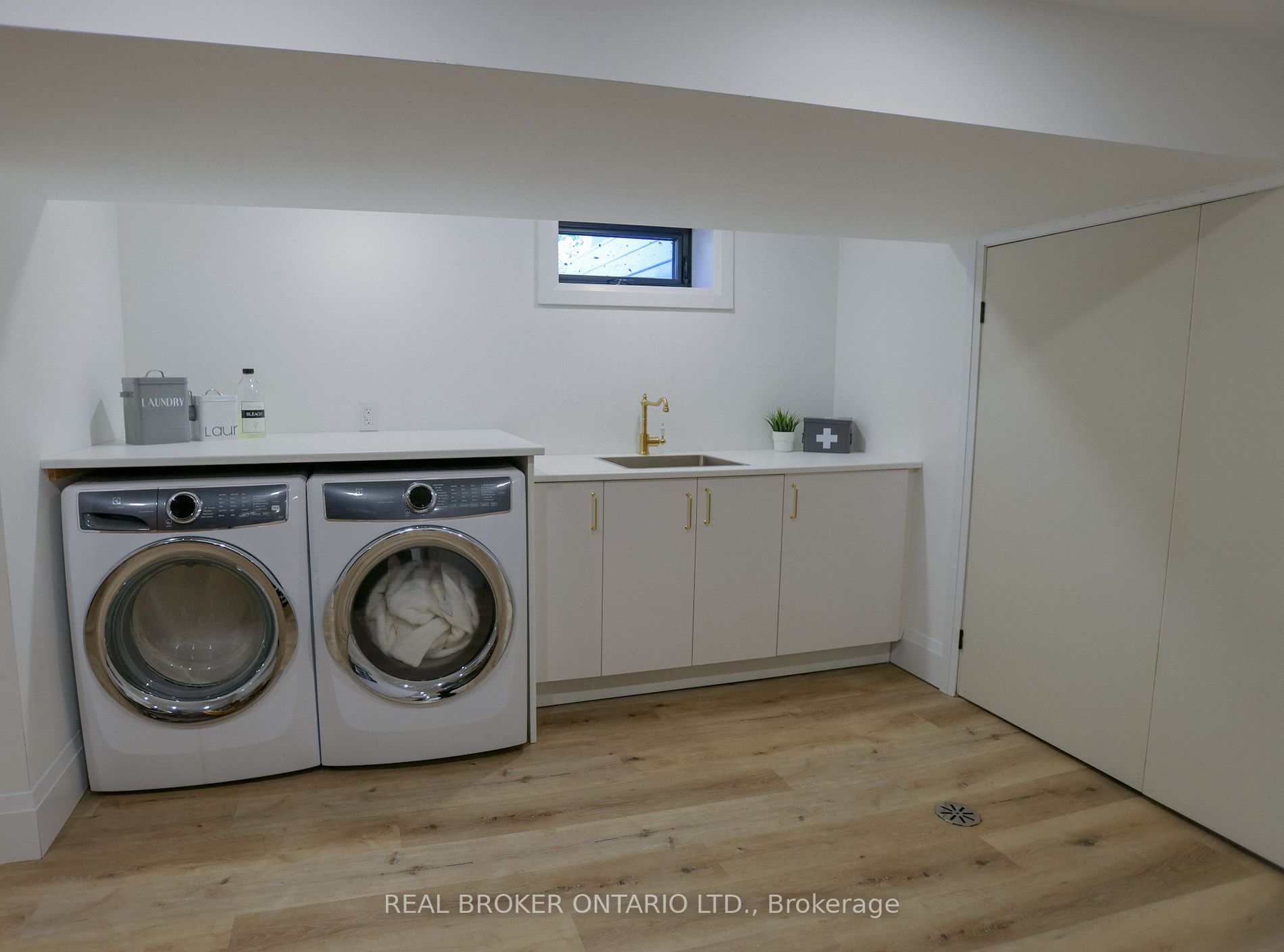 34 Alderway Ave Property Photo 18