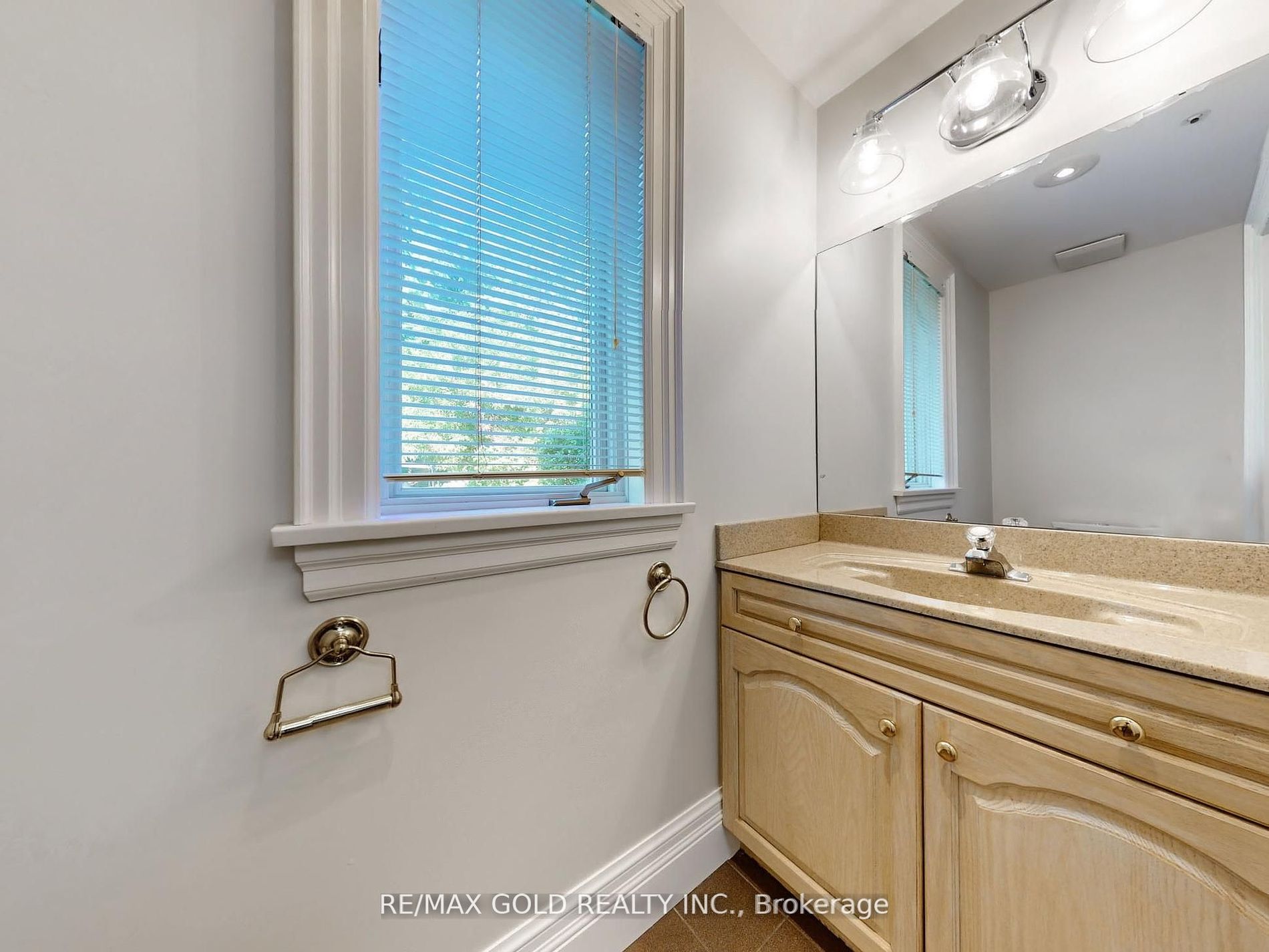 1445 Applewood Rd Property Photo 6