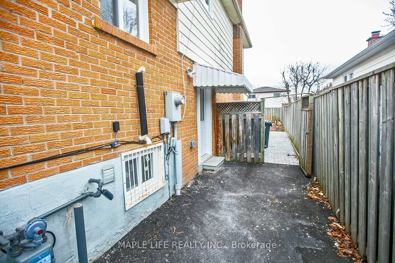 327 Montego Rd Property Photo 4