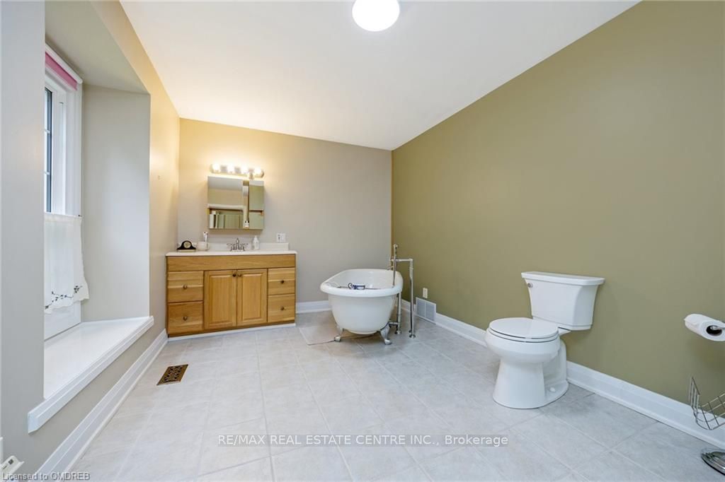 7369 Appleby Line Property Photo 10