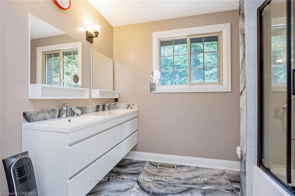 7369 Appleby Line Property Photo 15