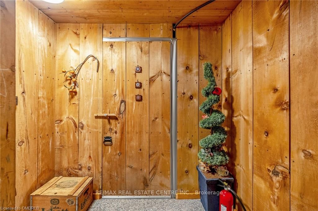 7369 Appleby Line Property Photo 17