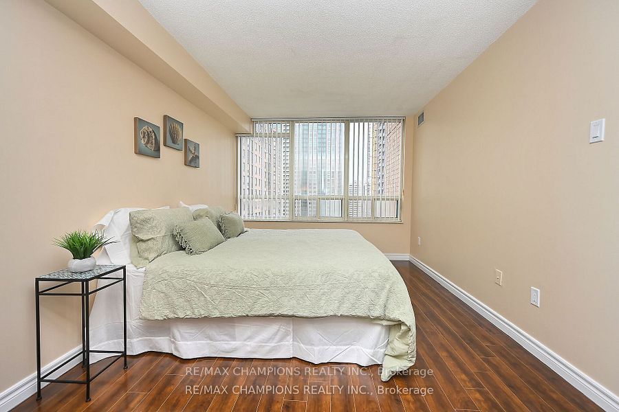 285 Enfield Pl 11 Property Photo 2