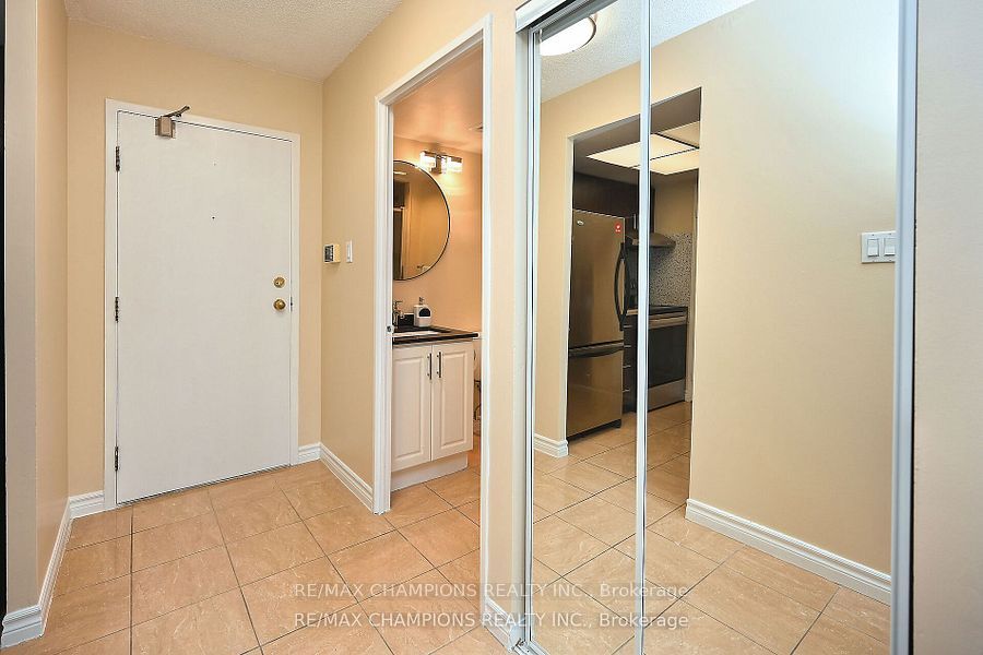 285 Enfield Pl 11 Property Photo 3