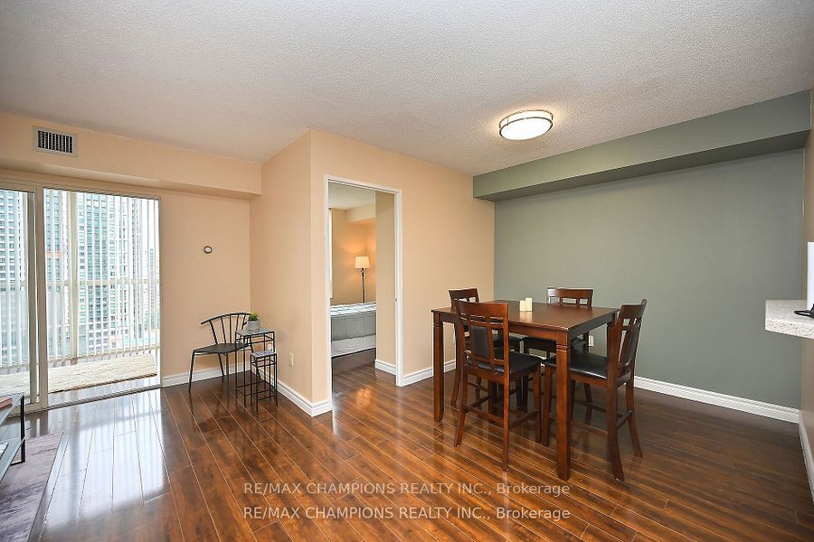 285 Enfield Pl 11 Property Photo 4