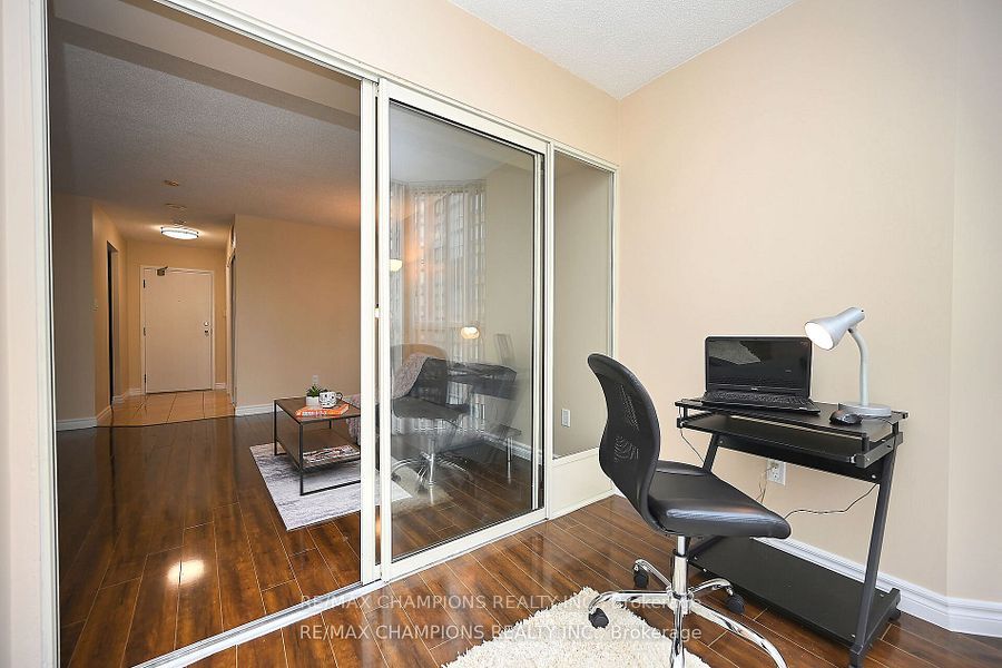 285 Enfield Pl 11 Property Photo 7