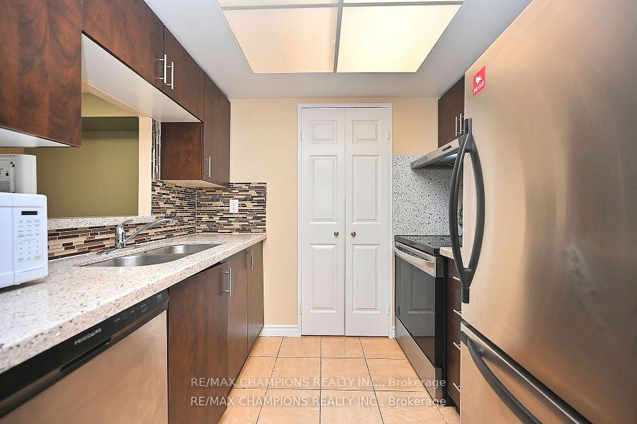 285 Enfield Pl 11 Property Photo 11