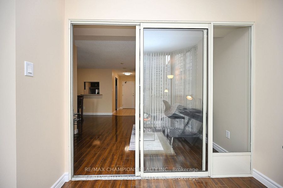 285 Enfield Pl 11 Property Photo 15
