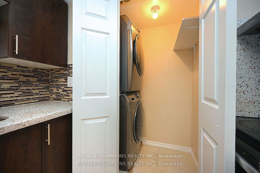 285 Enfield Pl 11 Property Photo 17