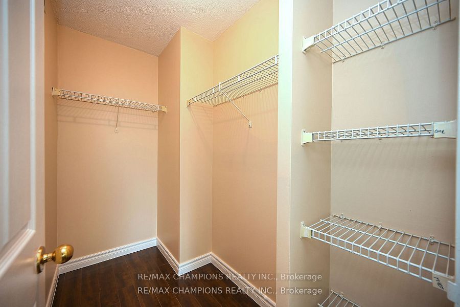 285 Enfield Pl 11 Property Photo 21