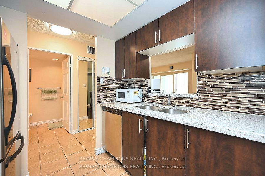 285 Enfield Pl 11 Property Photo 25